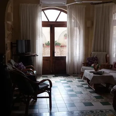 4 Bedroom With Private Pool 펜션 Zebbug (Gozo)