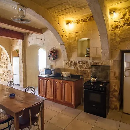 4 Bedroom With Private Pool Zebbug (Gozo)