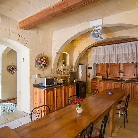 4 Bedroom With Private Pool Casa de Férias