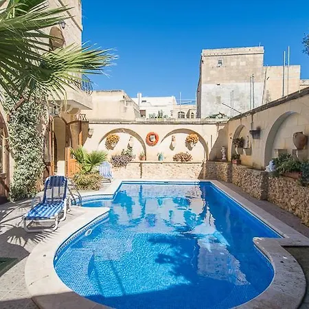 4 Bedroom With Private Pool Case de vacanță