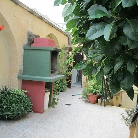 4 Bedroom With Private Pool *