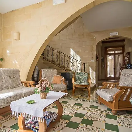 4 Bedroom With Private Pool *