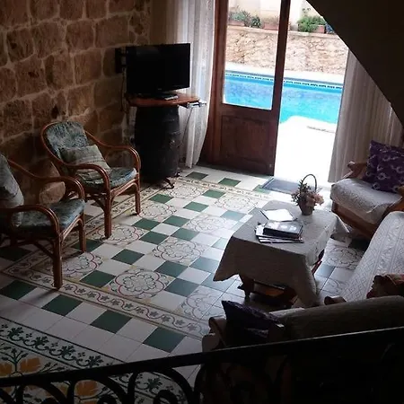 4 Bedroom With Private Pool *
