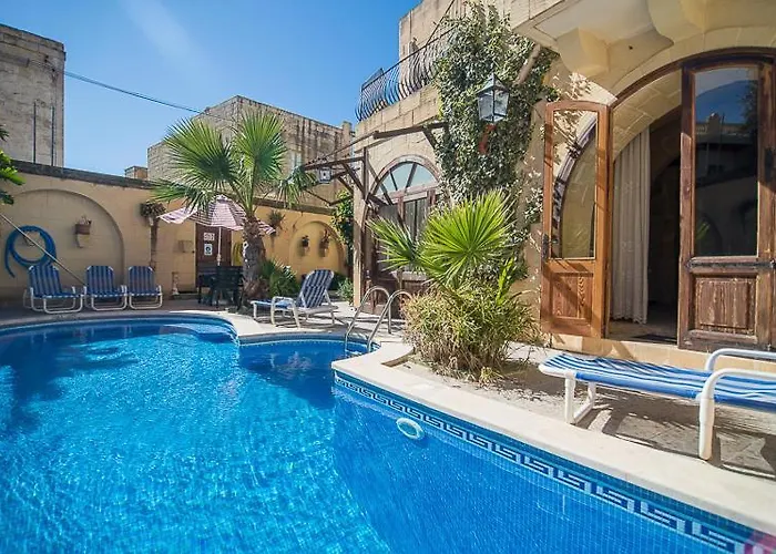 4 Bedroom With Private Pool *