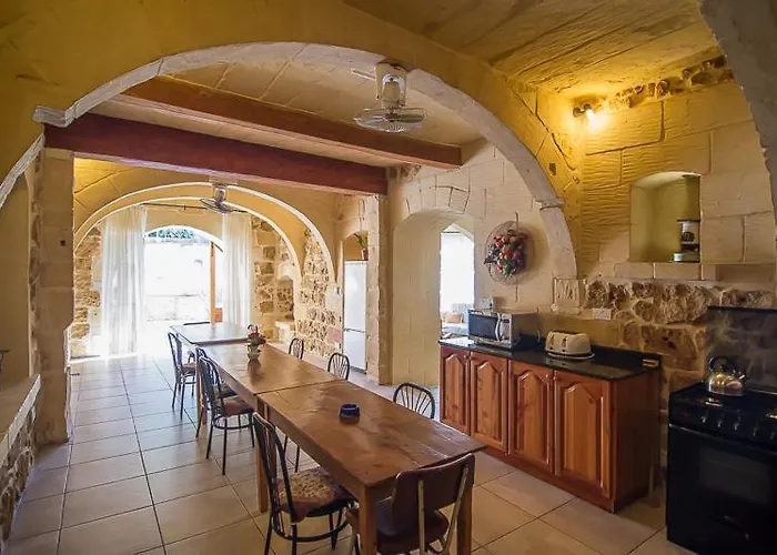 4 Bedroom With Private Pool Zebbug (Gozo)